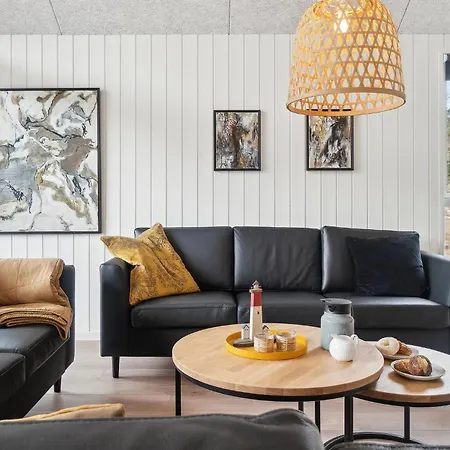 Дом отдыха Beautiful In Aakirkeby With Sauna