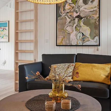 Дом отдыха Beautiful In Aakirkeby With Sauna *