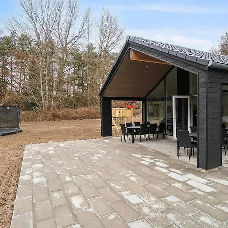 Beautiful In Aakirkeby With Sauna Дом отдыха