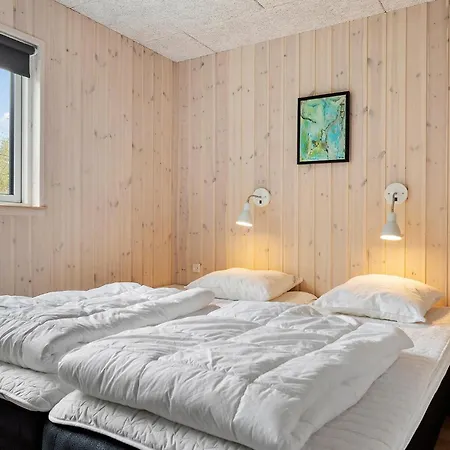Beautiful In Aakirkeby With Sauna Nyaraló Vester Sømarken