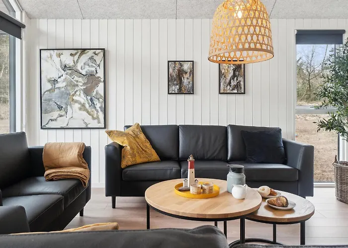 Дом отдыха Beautiful In Aakirkeby With Sauna