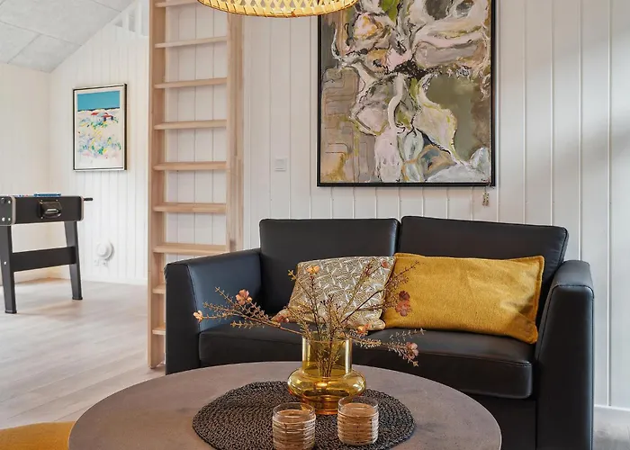 Дом отдыха Beautiful In Aakirkeby With Sauna *